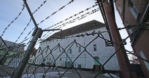 В иркутской колонии 350 заключенных порезали себя на плацу